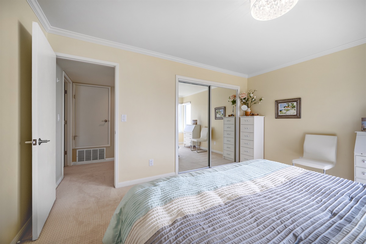 Second ensuite bedroom, king bed and ocean views