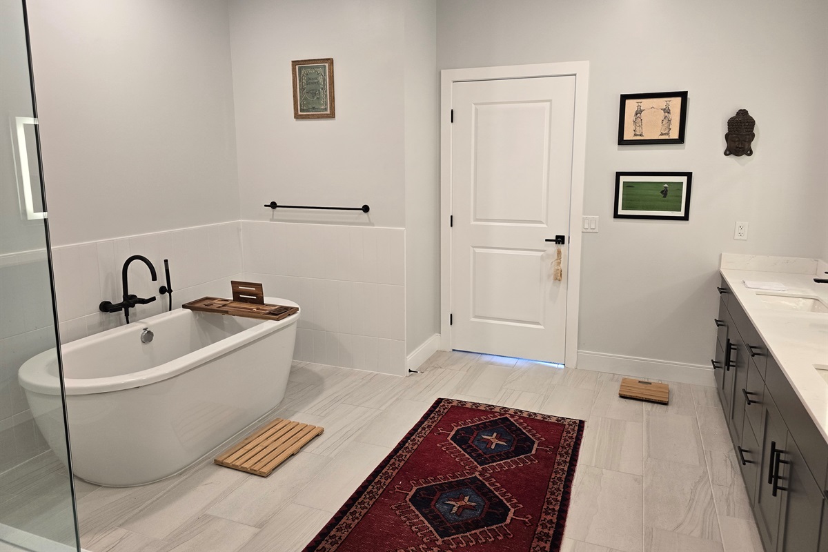 Soaking tub