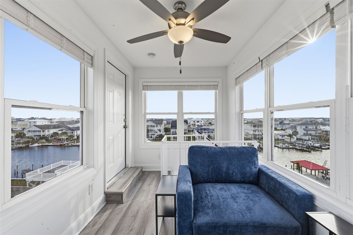 Water views from every angle make this cozy lounge spot hard to leave
