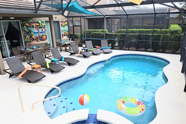Large pool and Spa tub