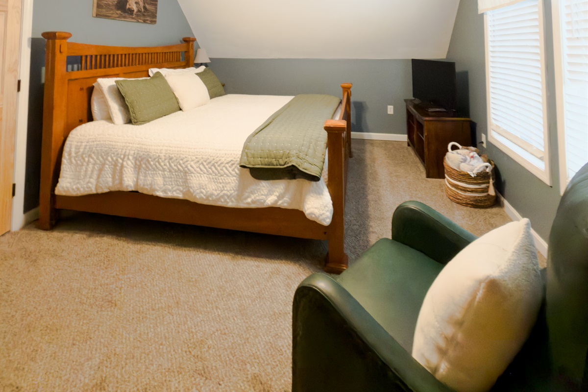 Master Bedroom - King bed with comfy bedding.
