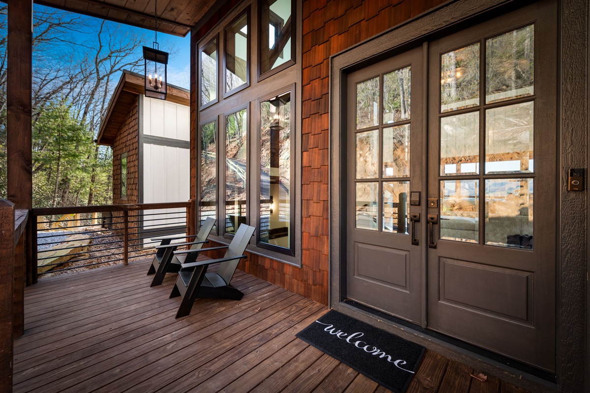 Modern, grounded, inviting.