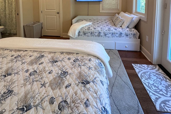 Bedroom #2 sleeps 4 guests.  Smart TV recently upgraded to 50" for your streaming pleasure.