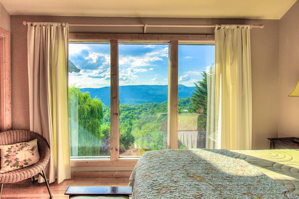 Third floor king with floor-to-ceiling sunset mountain views, Tanasi Lodge