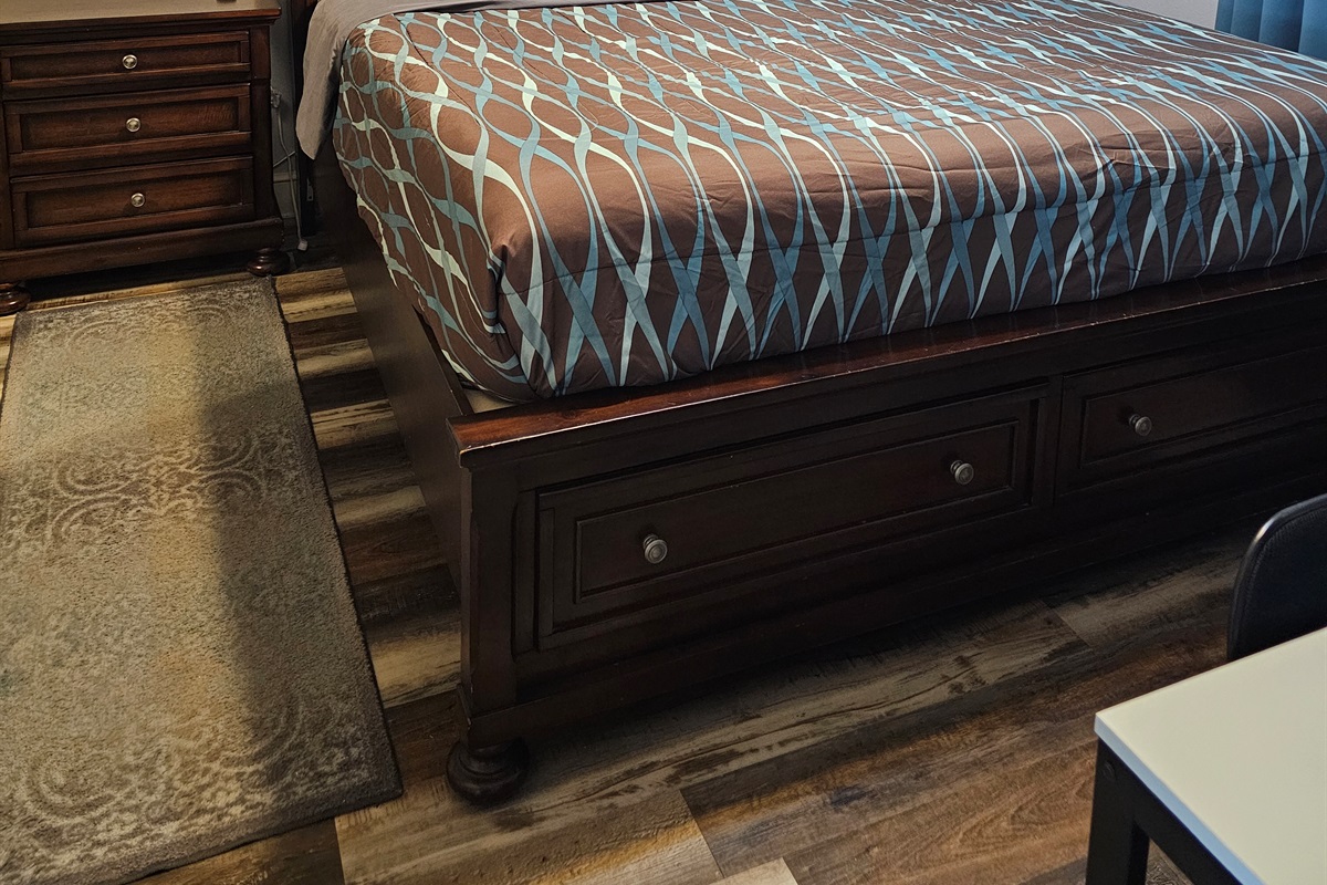 Guest room 1, king bed, soft linens