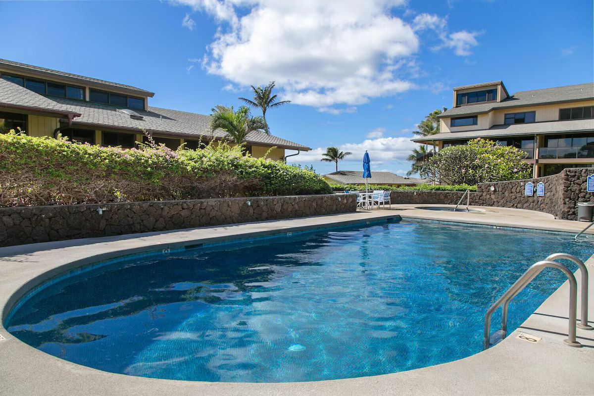 Pool at Makahueana