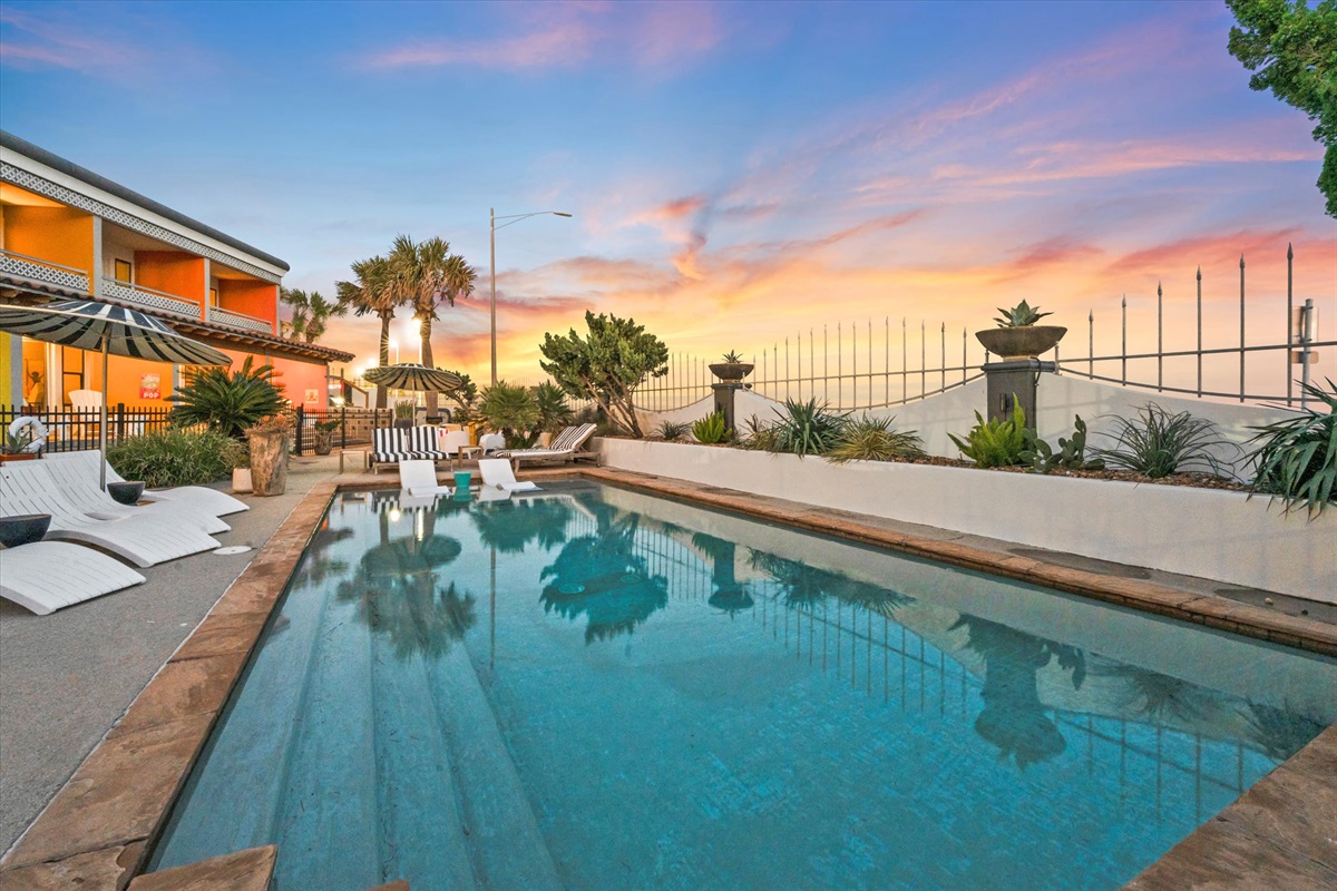 5baf7d2ac3ef467798eb55e90f23c30d Large | Beachhouse | Texas | TX | Vacation Homes | Galveston | Crystal Beach | Kokomo | Breezy Days | Beachfront Elegance | Sunrise Serenity | Southern Sands Property Management, LLC