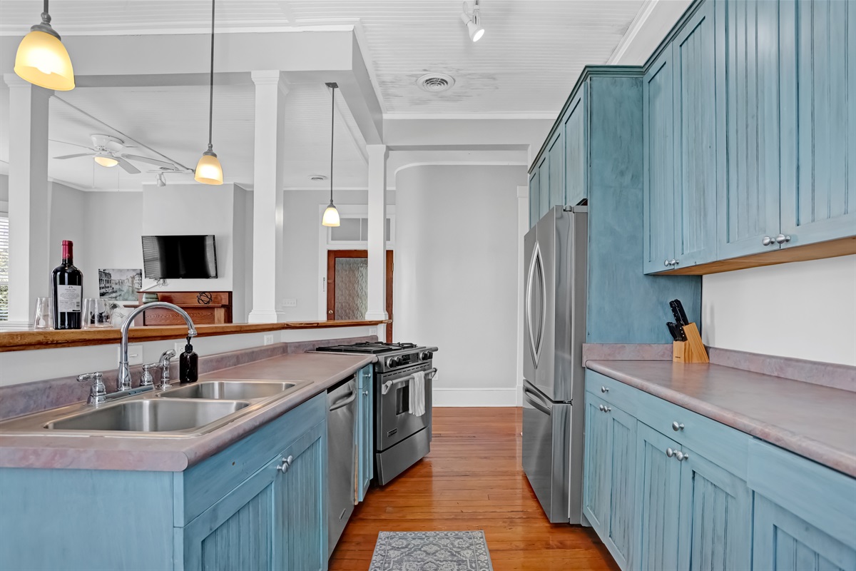 A chef-worthy kitchen with everything you need to dine in style.