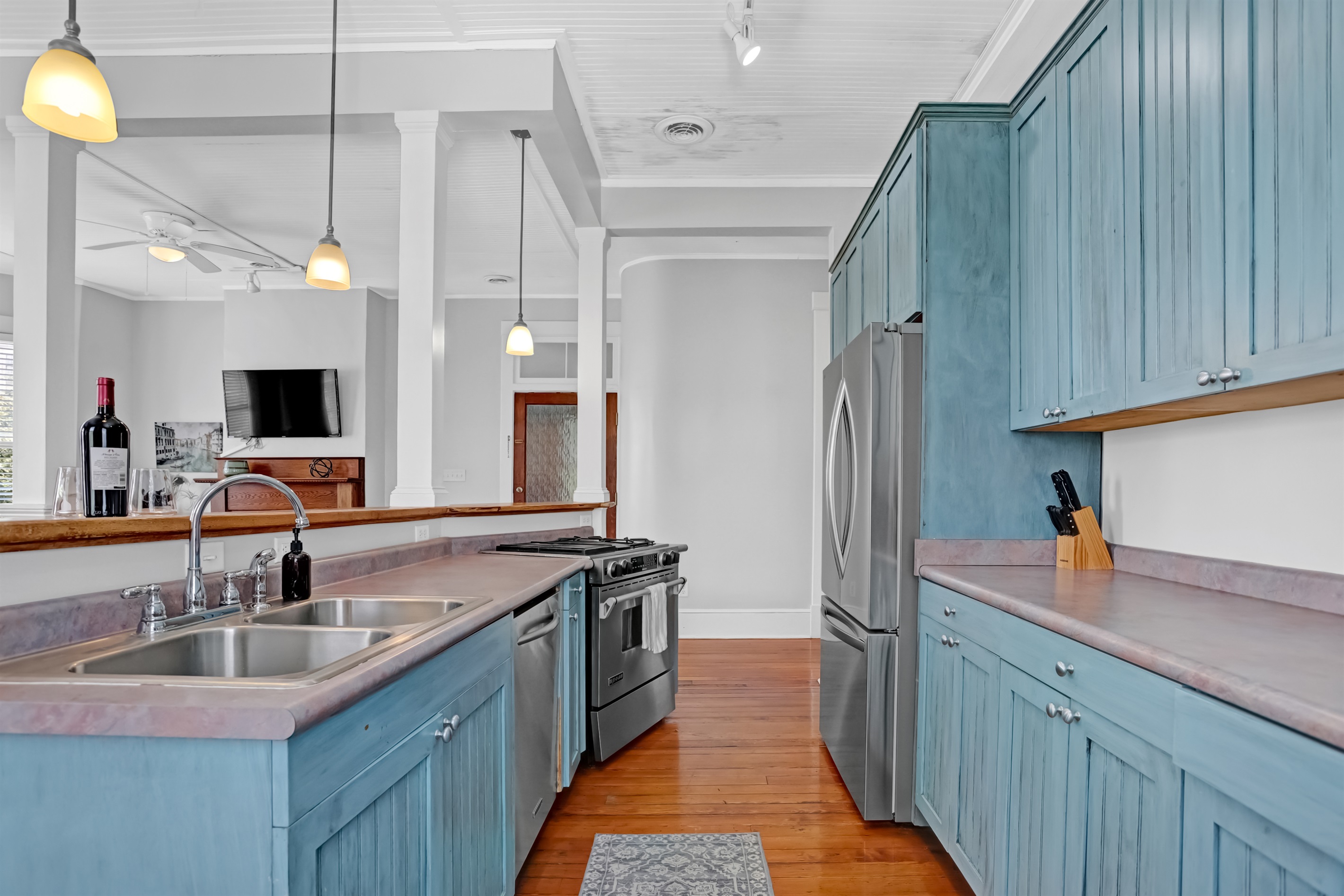 A chef-worthy kitchen with everything you need to dine in style.