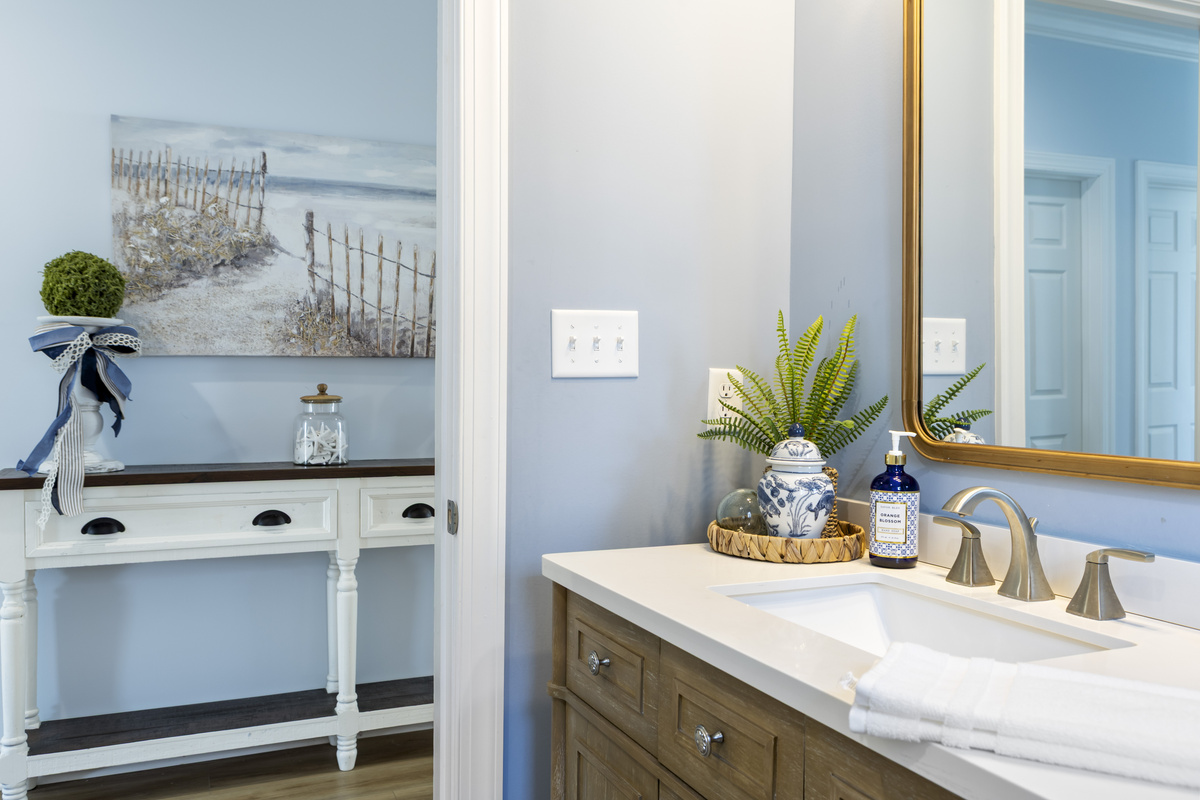 Bath linens provided