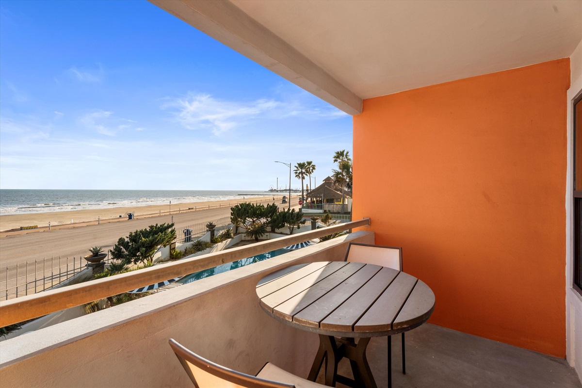 5bd19cafbe9941dc9d54b0e7e939c358 Large | Beachhouse | Texas | TX | Vacation Homes | Galveston | Crystal Beach | Kokomo | Breezy Days | Beachfront Elegance | Sunrise Serenity | Southern Sands Property Management, LLC