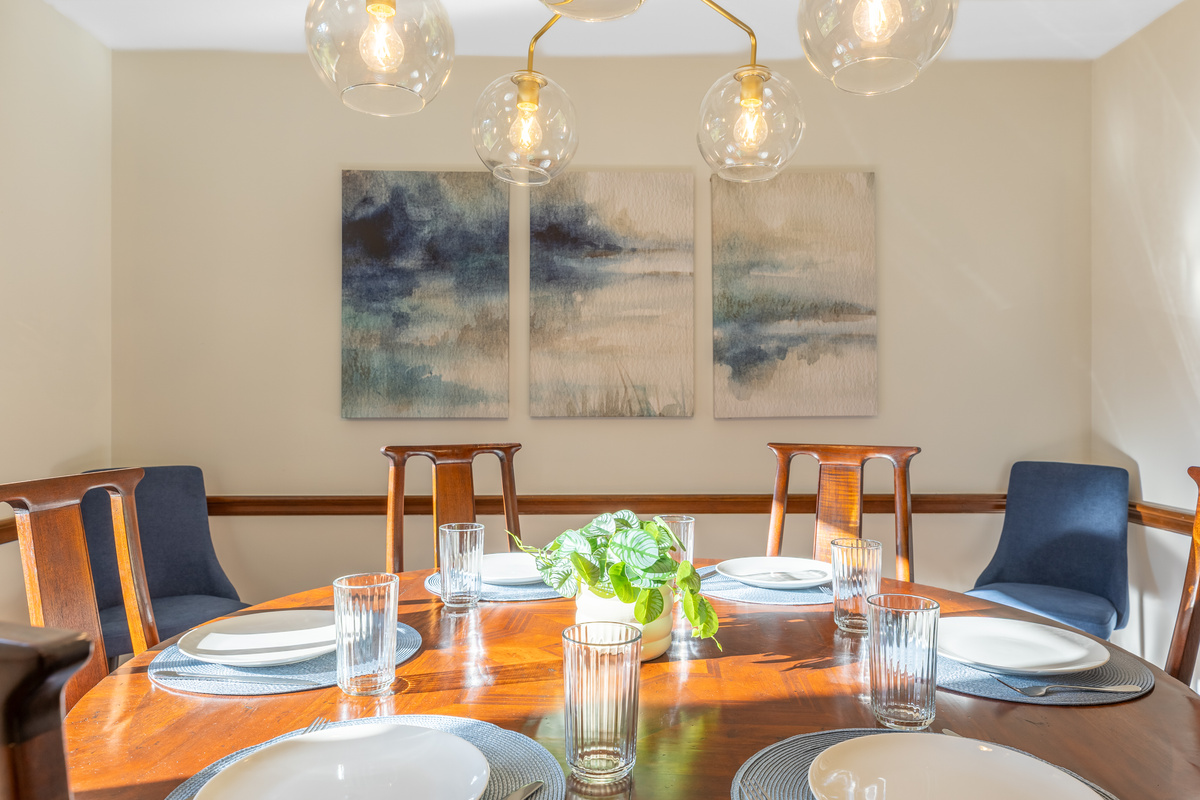 Beautiful table to enjoy large meals with friends and family.