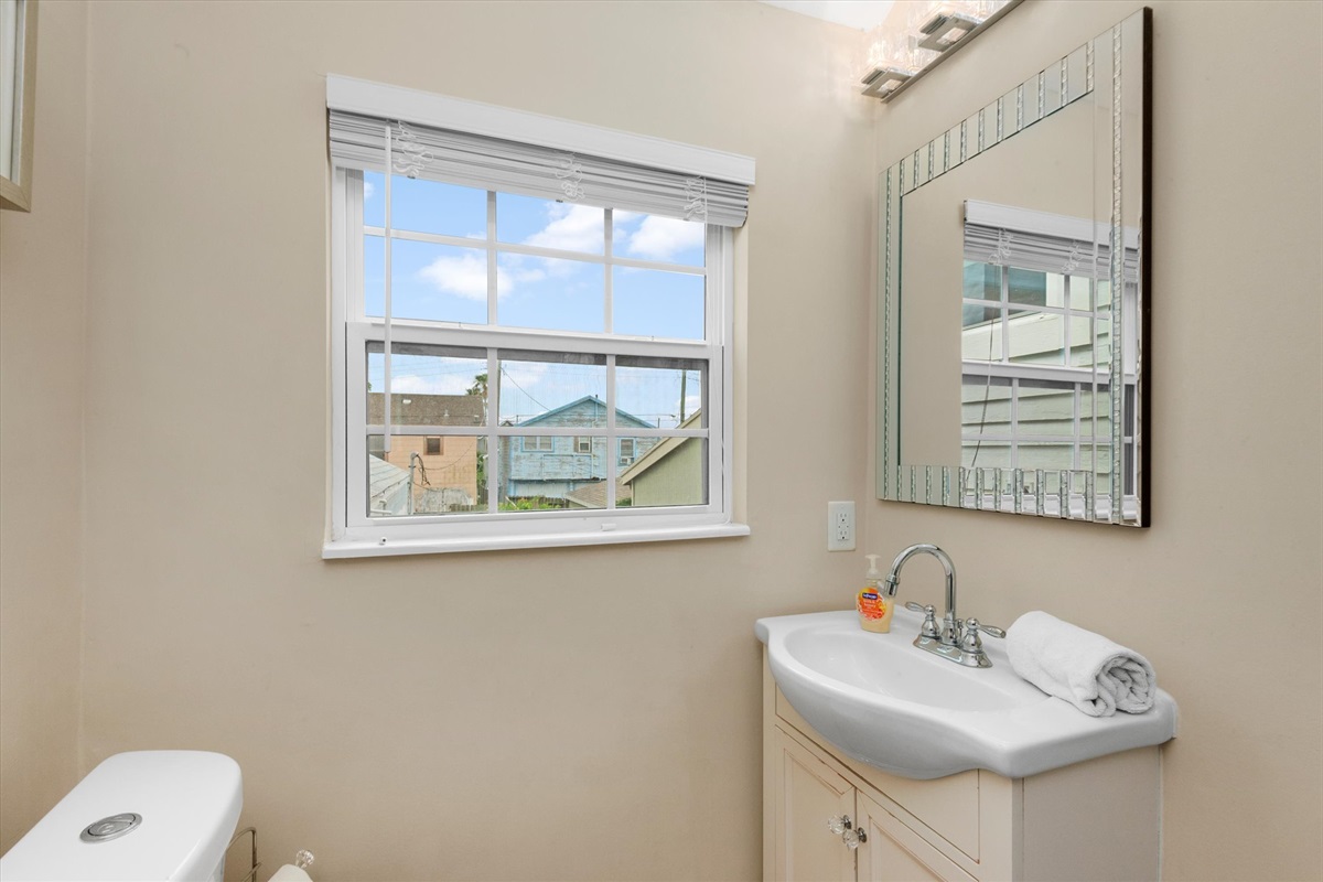 5bdc38acc36a4d969c487e8d57e91ca0 Large | Beachhouse | Texas | TX | Vacation Homes | Galveston | Crystal Beach | Kokomo | Breezy Days | Beachfront Elegance | Sunrise Serenity | Southern Sands Property Management, LLC