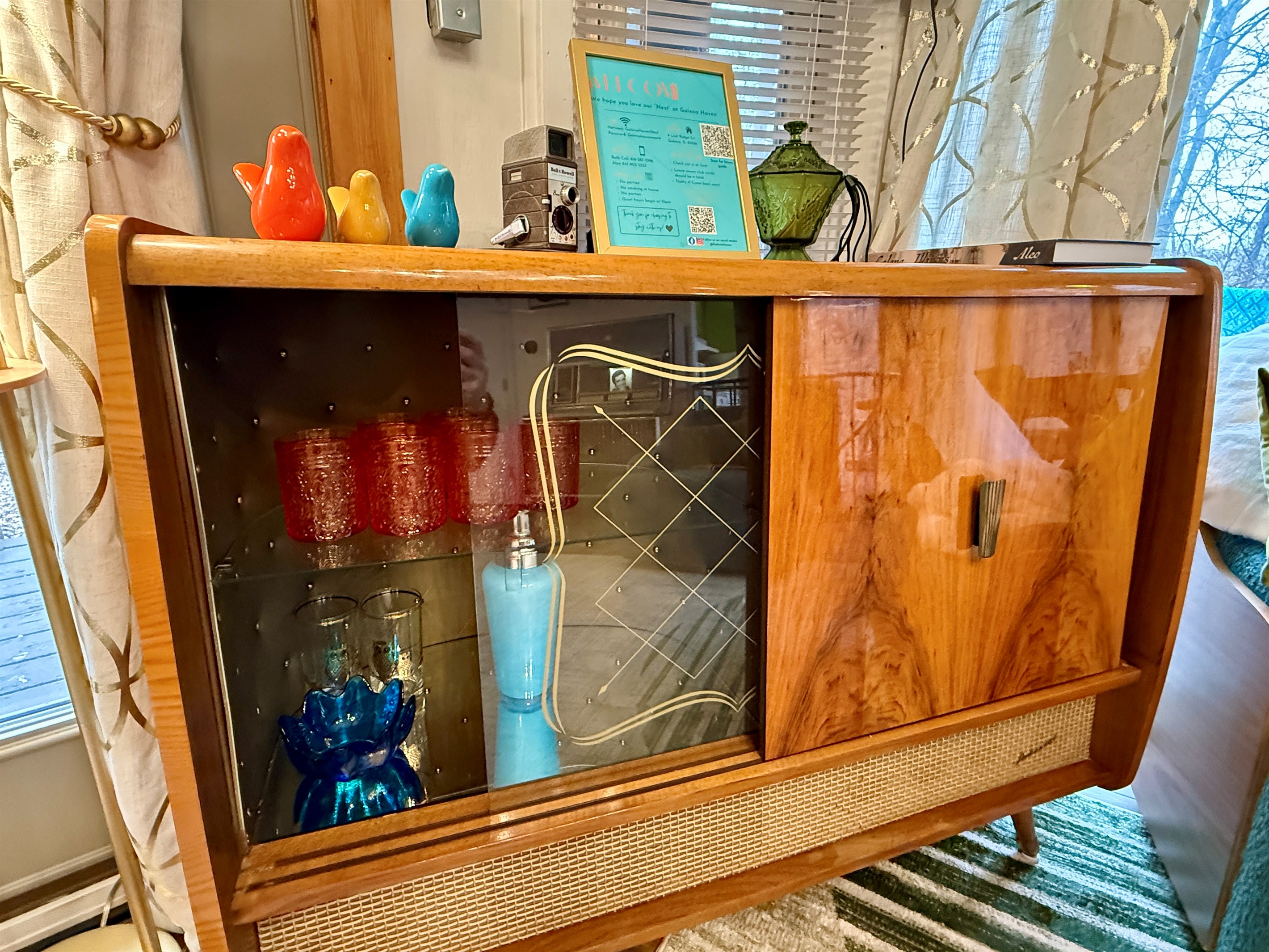 Fun vintage decor and glasses!