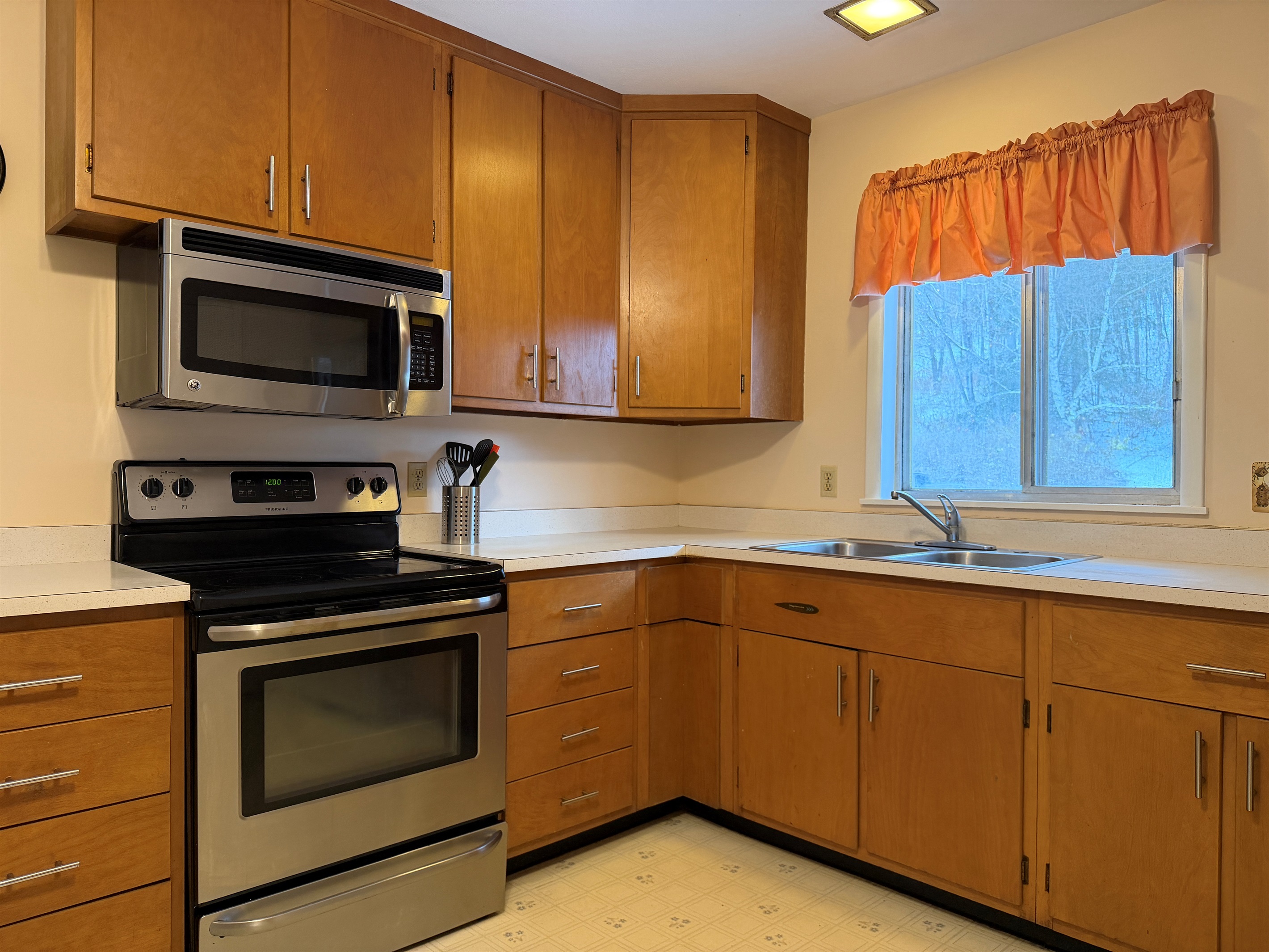 Kitchen with dishwasher