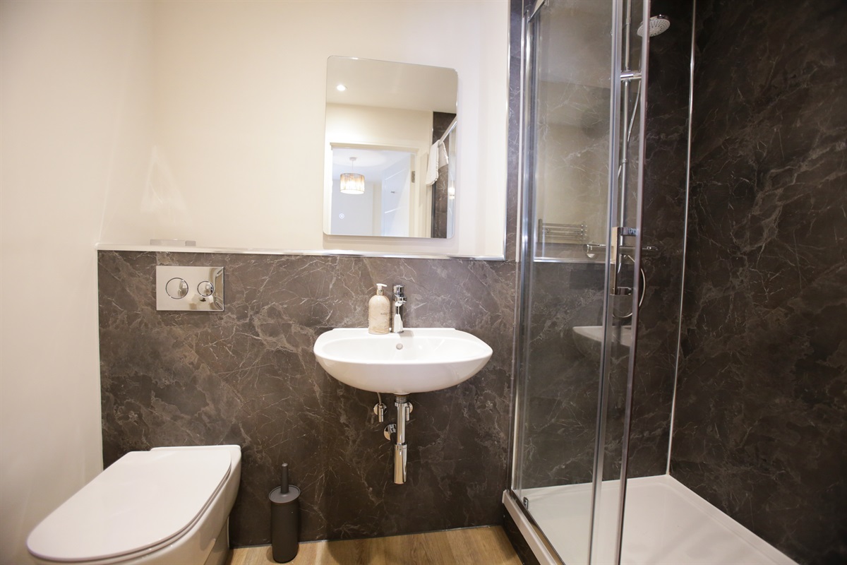 Ensuite in 2 bed apartment