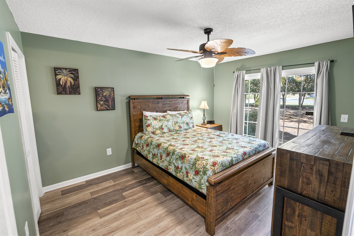 Queen bed in 2nd Bedroom