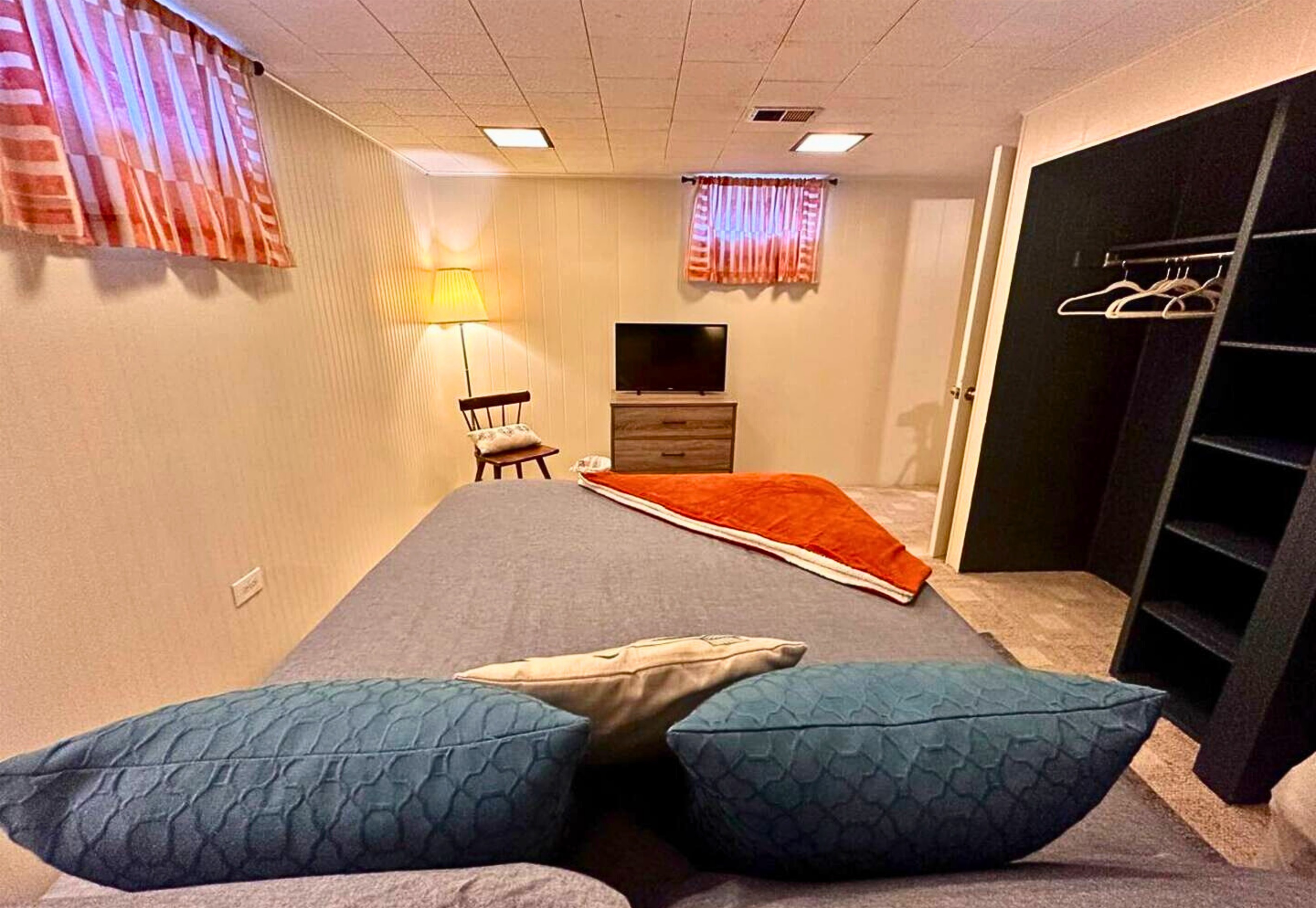 Queen Size Bed, 42" TV and Built-In Shelving and Clothing Storage