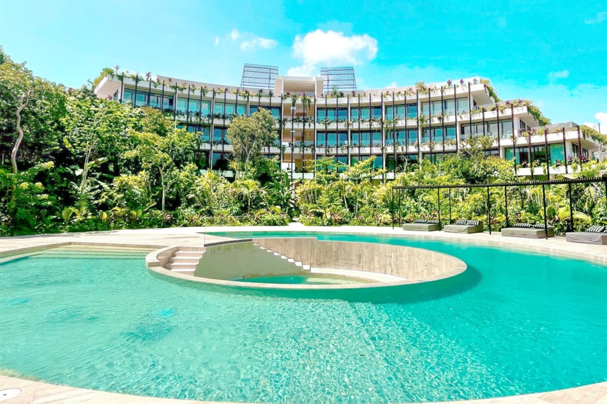 Stunning central cenote swimming pool