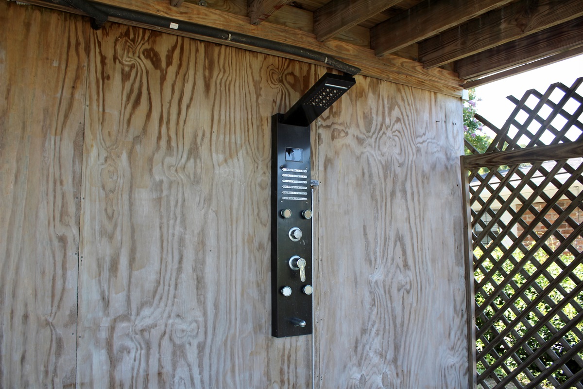 Nature’s rinse station—fresh air, sunshine, and serenity.