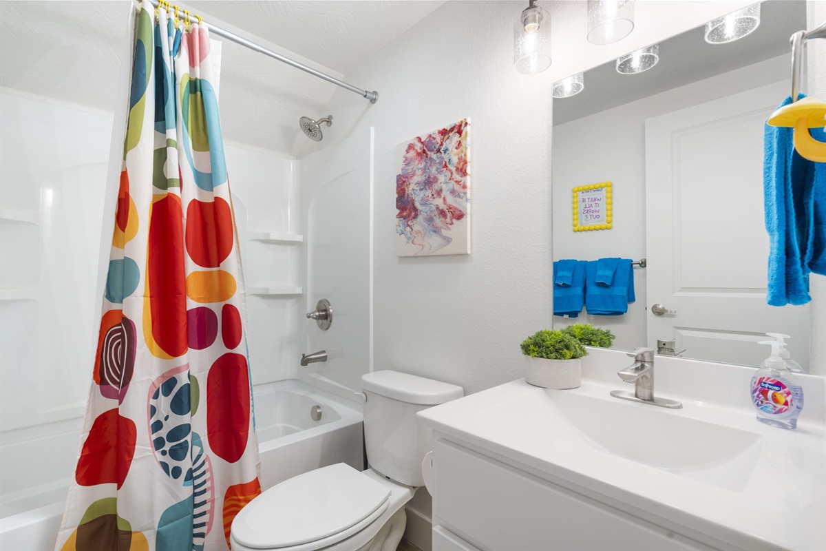 2nd King bed bathroom