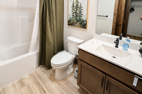 Upper level ensuite bath