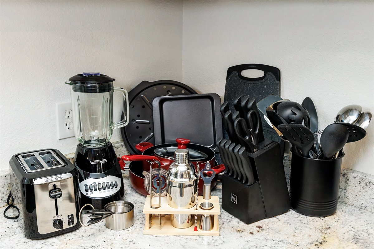 Fully equipped kitchen with bakeware, utensils, blender, toaster, and knives to make your stay easier and more enjoyable
