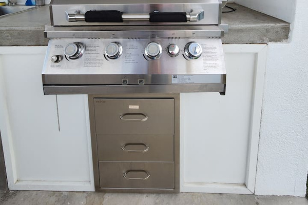 Professional natural gas grill for convenient, ready-to-use outdoor cooking.