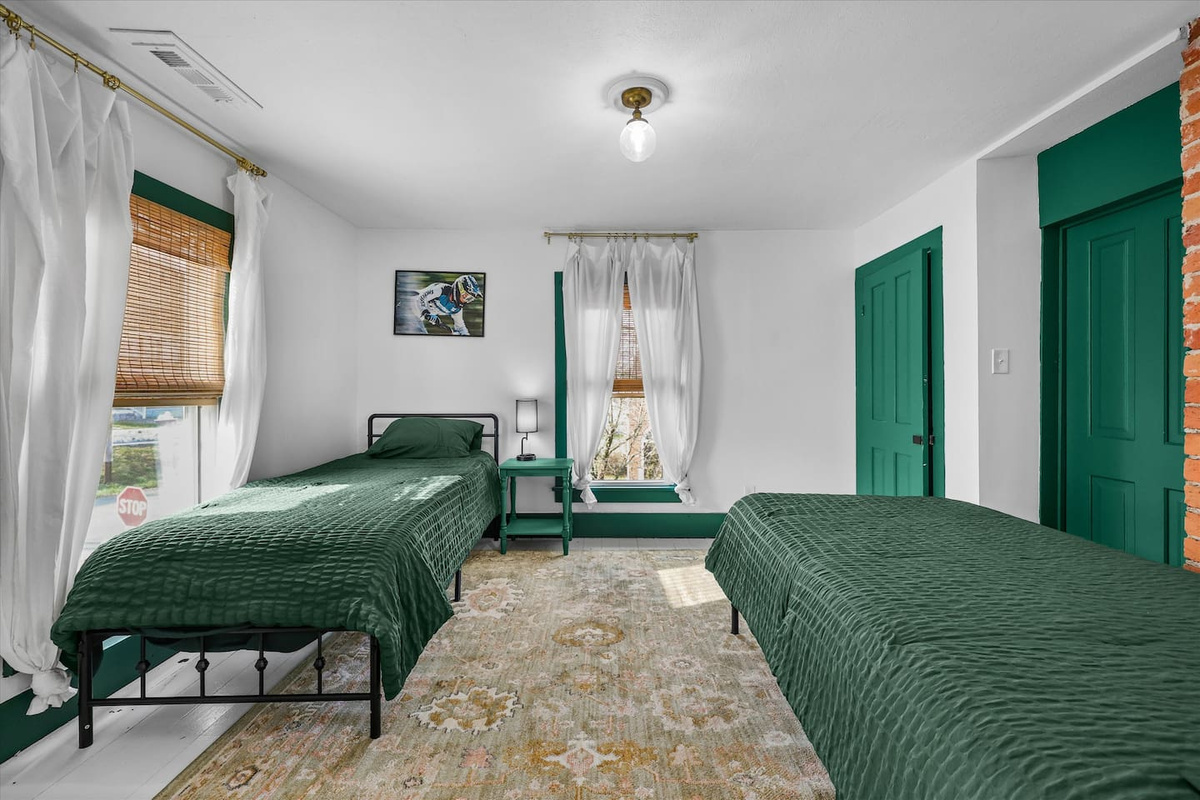 This  space inspired by the heart pumping dirt slinging energy of Windrock Bike Park.  2XL twin beds w/premium pillow top bedding. No tv, no bathroom.