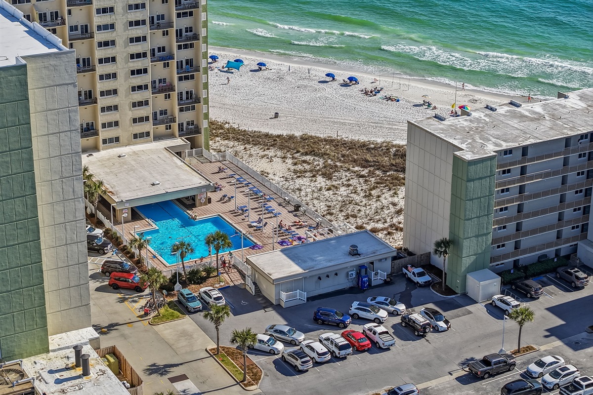 Aerial of the B1 building highlighting it's close proximity to the indoor / outdoor pool and the beach