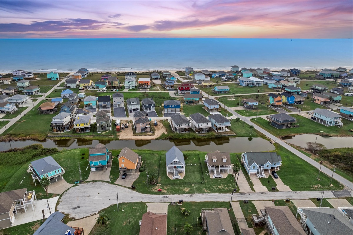 5c15d6d1155645a182a414f0f1f9af42 Large | Beachhouse | Texas | TX | Vacation Homes | Galveston | Crystal Beach | Kokomo | Breezy Days | Beachfront Elegance | Sunrise Serenity | Southern Sands Property Management, LLC