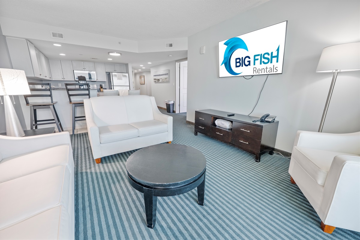 Living Room with Stunning Views🌊☀️