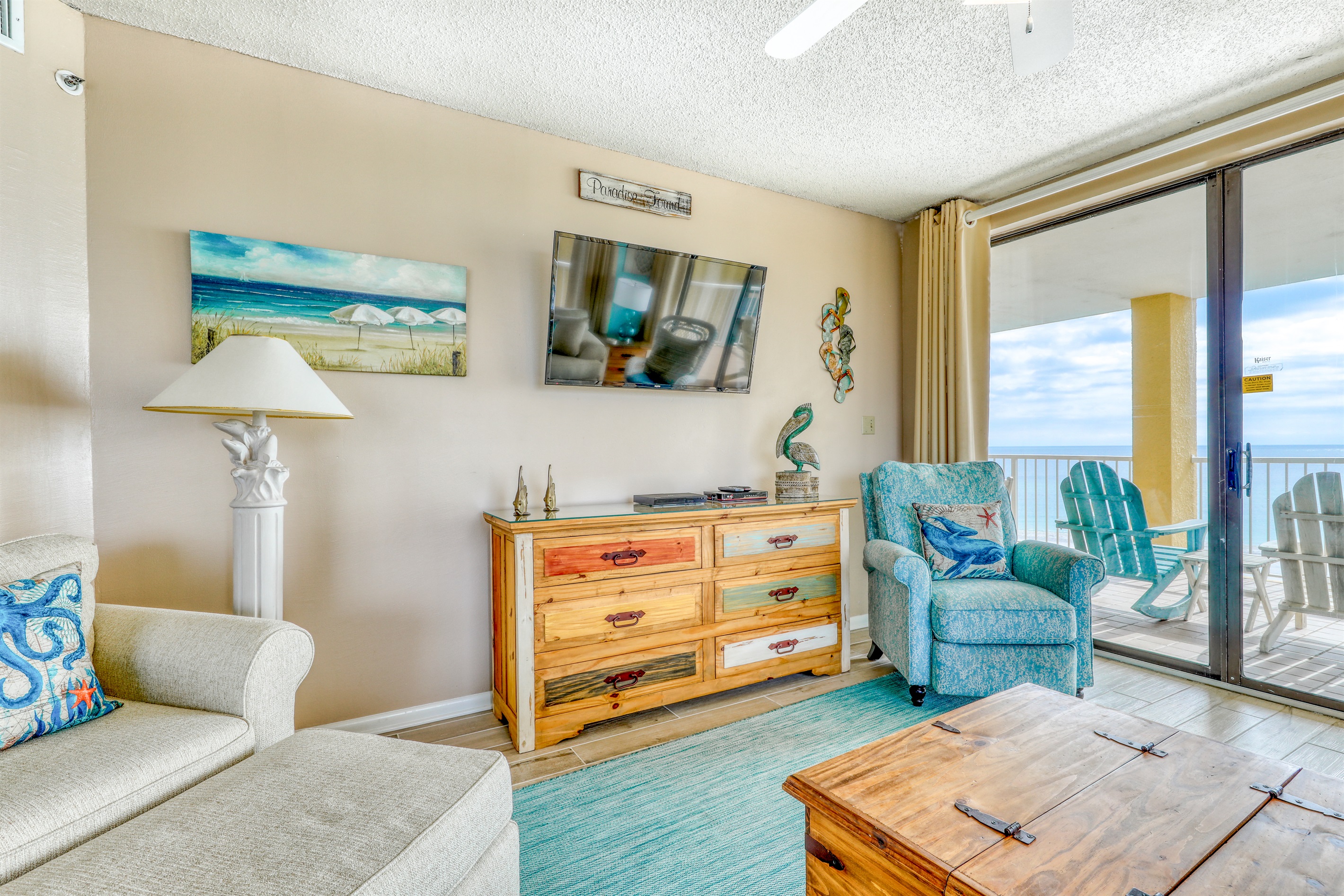 Beach Decor with modern Smart TV!