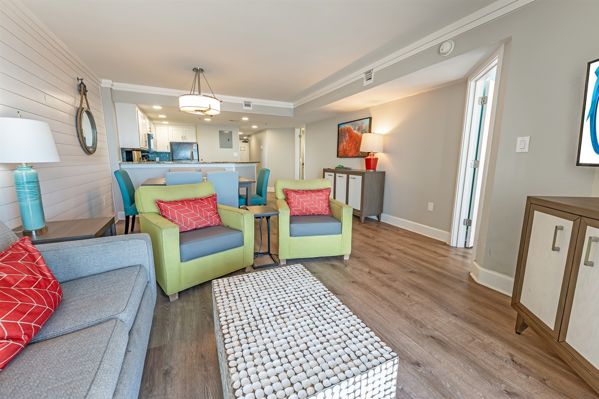 Living Room with Stunning Views🌊☀️