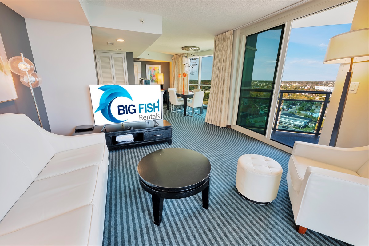 Living Room with Stunning Views🌊☀️