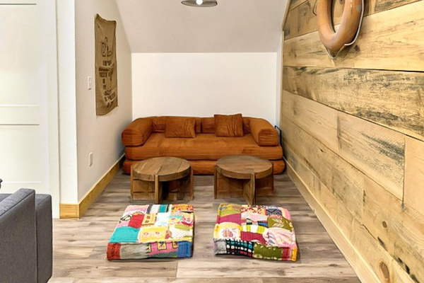 Upstairs Living Room / Sleeper Sofa