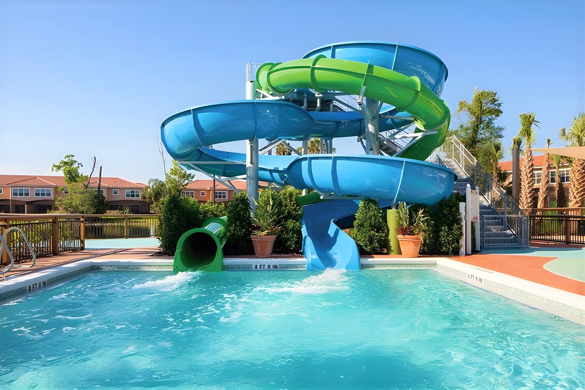 The clubhouse has two pools. The second pool has two water slides. Either you prefer open or closed slides, you'll find it here!