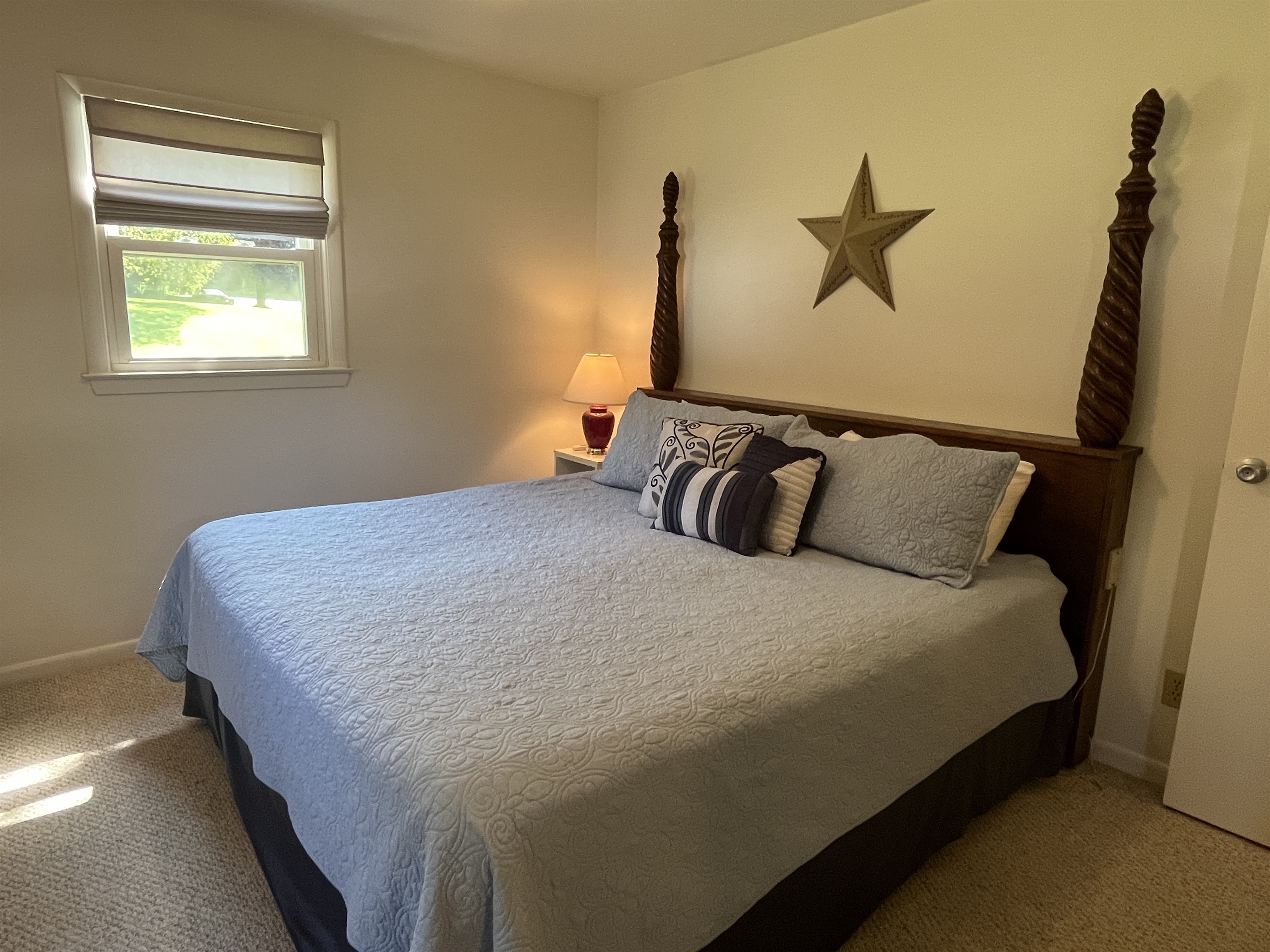 King bedroom with ensuite 1/2 bath