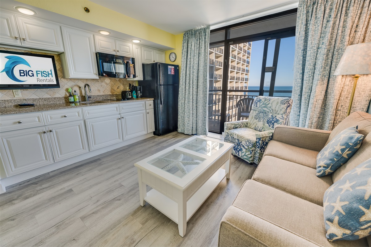 Living Room with Stunning Views🌊☀️