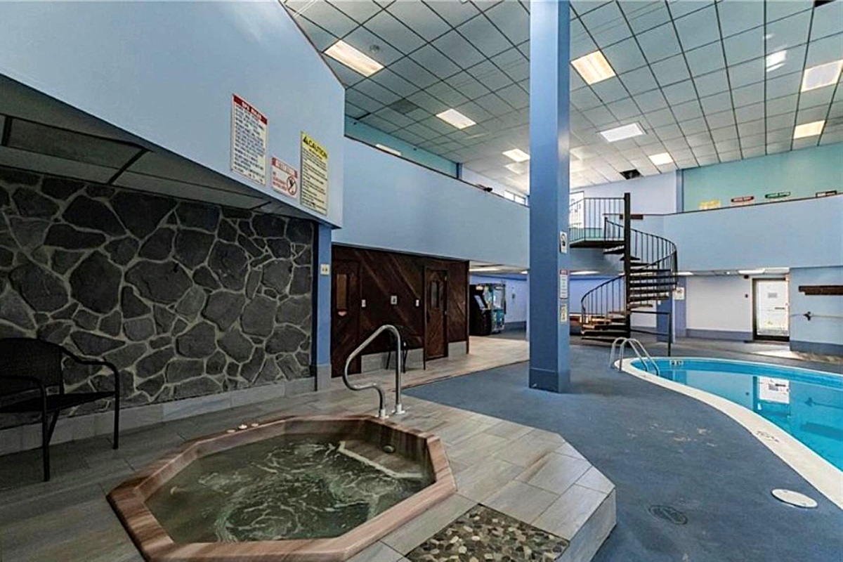 Unwind in the hot tub after a day on the slopes or trails. Steam room and dry sauna available as well.