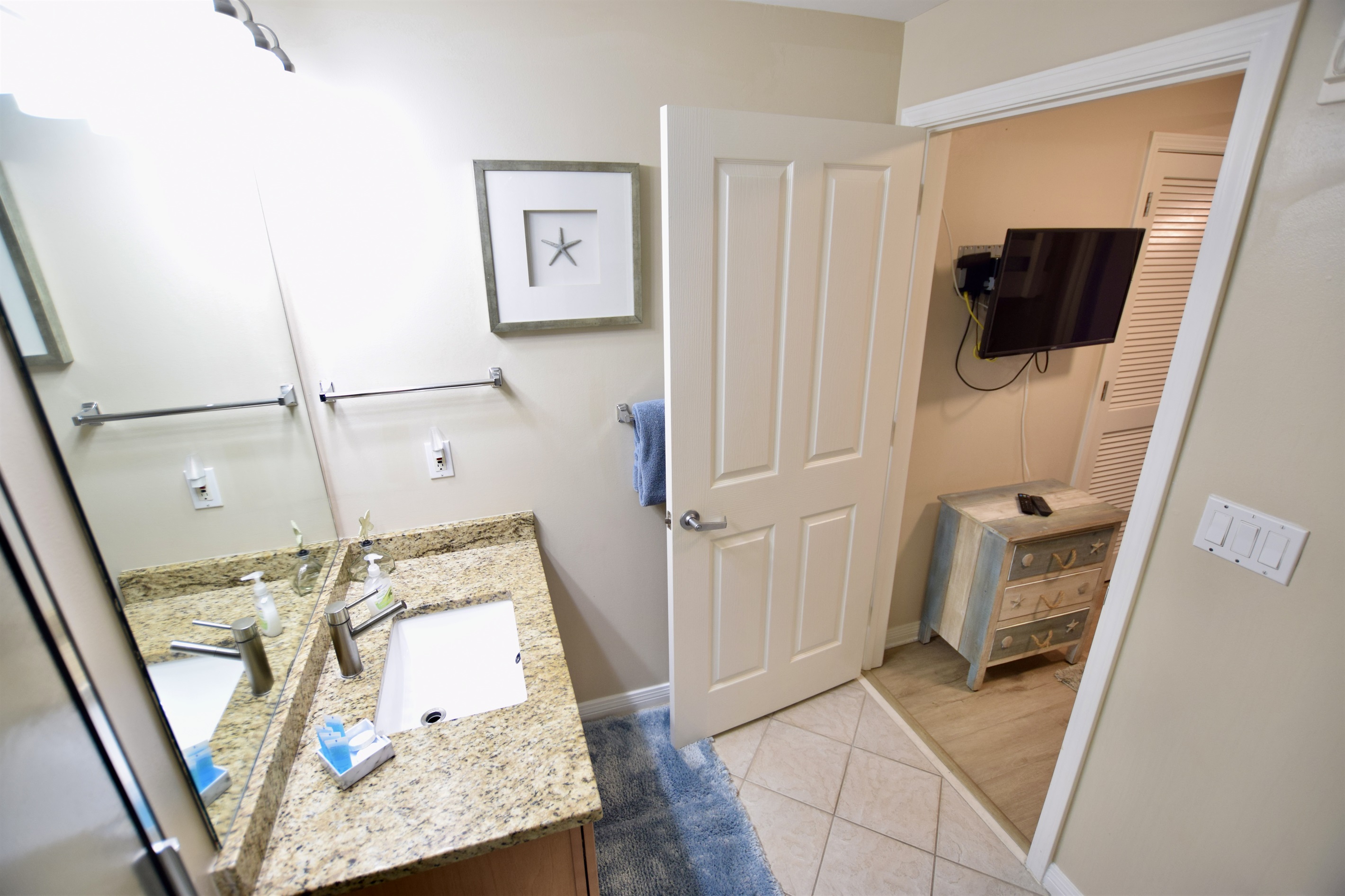 Destin West Gulfside #309 - Guest bath