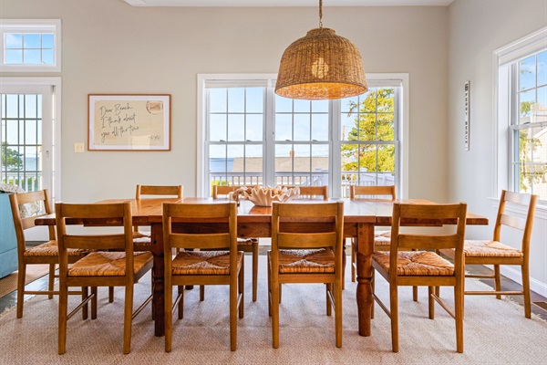 Enjoy meals together with 10 seats around the table, where everyone has a place to gather!