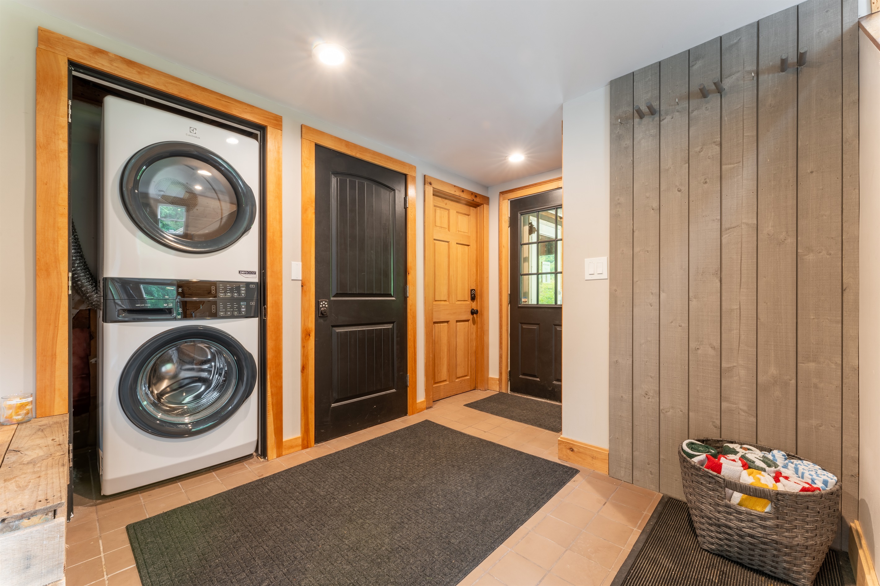 Entry/Washer & Dryer