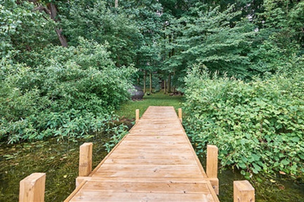 Sanctuaire's dock landing to the lake