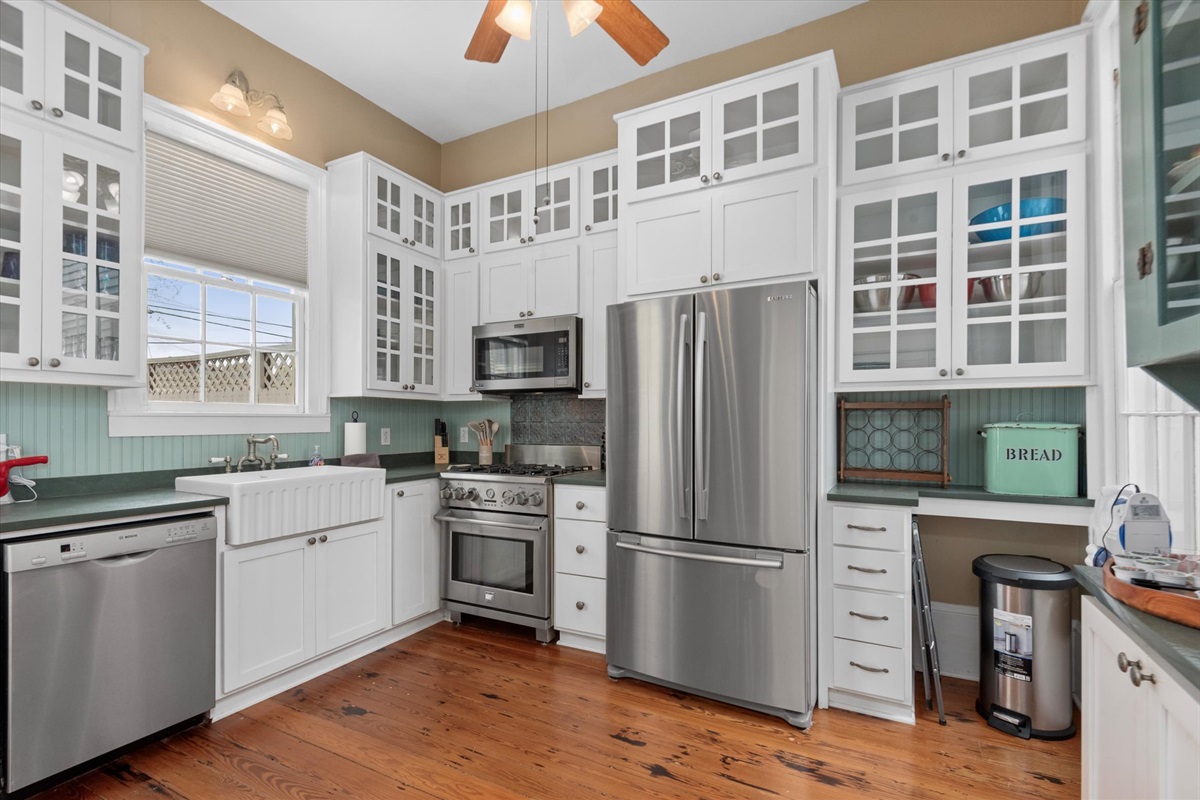 5c6e336d59404769a97d5498a510fc80 Large | Beachhouse | Texas | TX | Vacation Homes | Galveston | Crystal Beach | Kokomo | Breezy Days | Beachfront Elegance | Sunrise Serenity | Southern Sands Property Management, LLC
