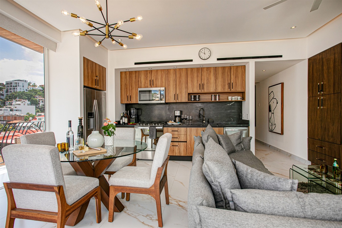 INDOOR EATING WITH A FULL KITCHEN.