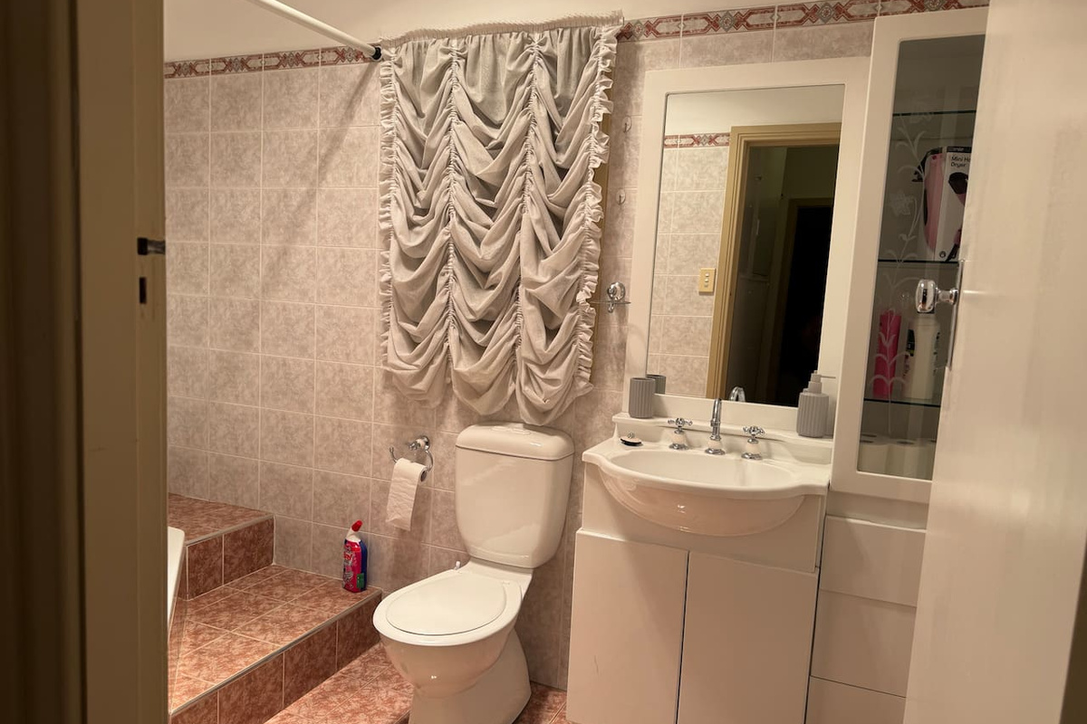 Full bathroom, spa bath, toilet, storage cabinet, great lying.