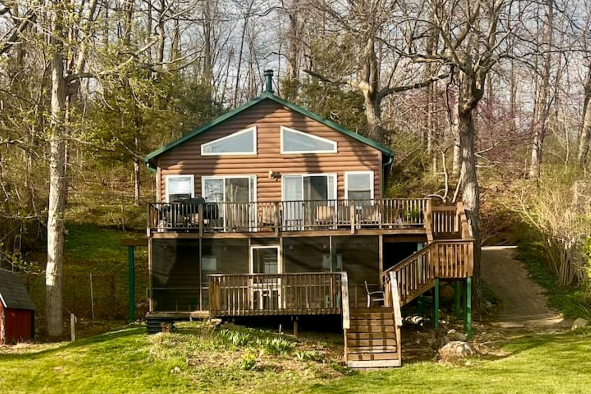 View of cabin from front yard