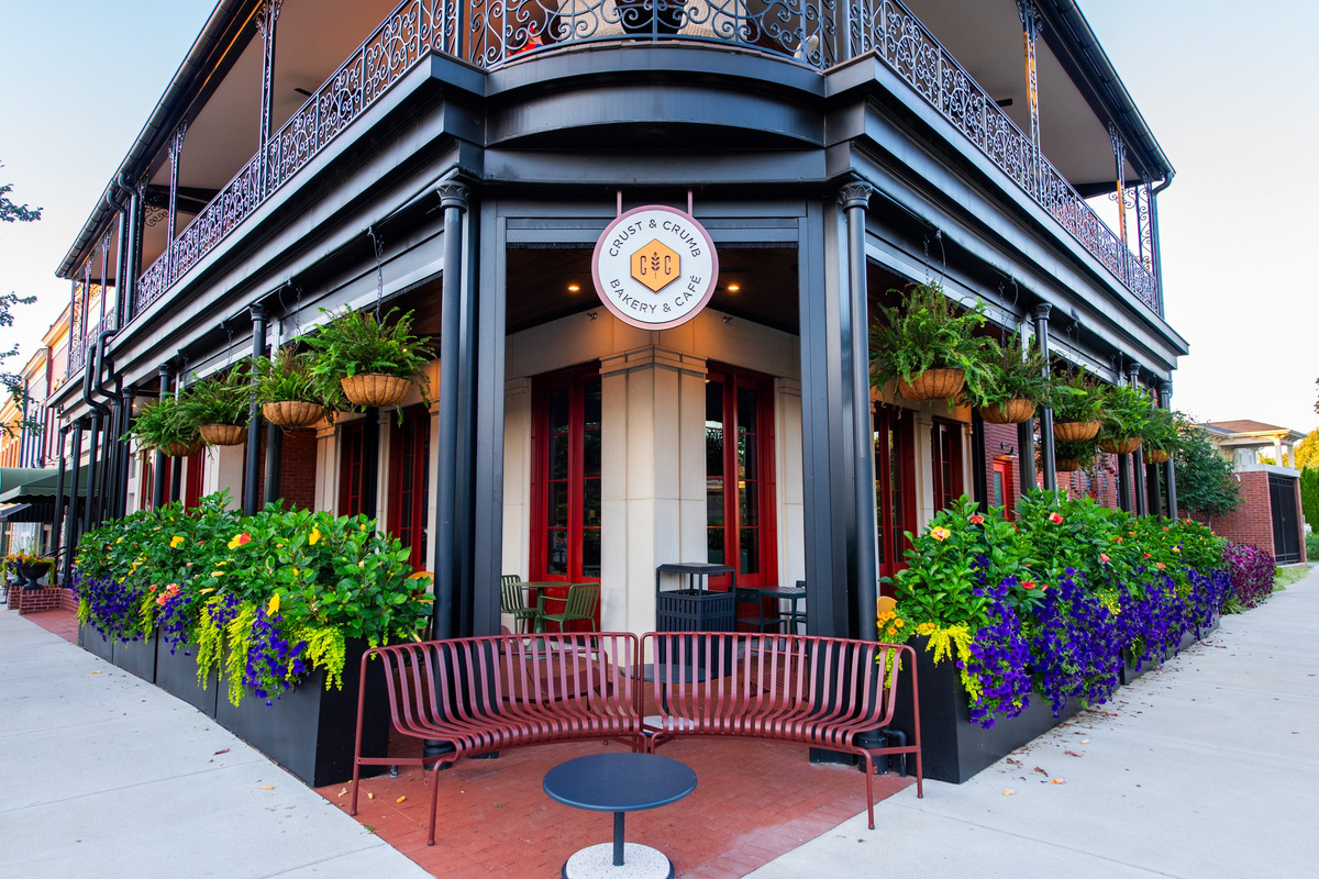 Crust & Crumb's charming corner patio seating.