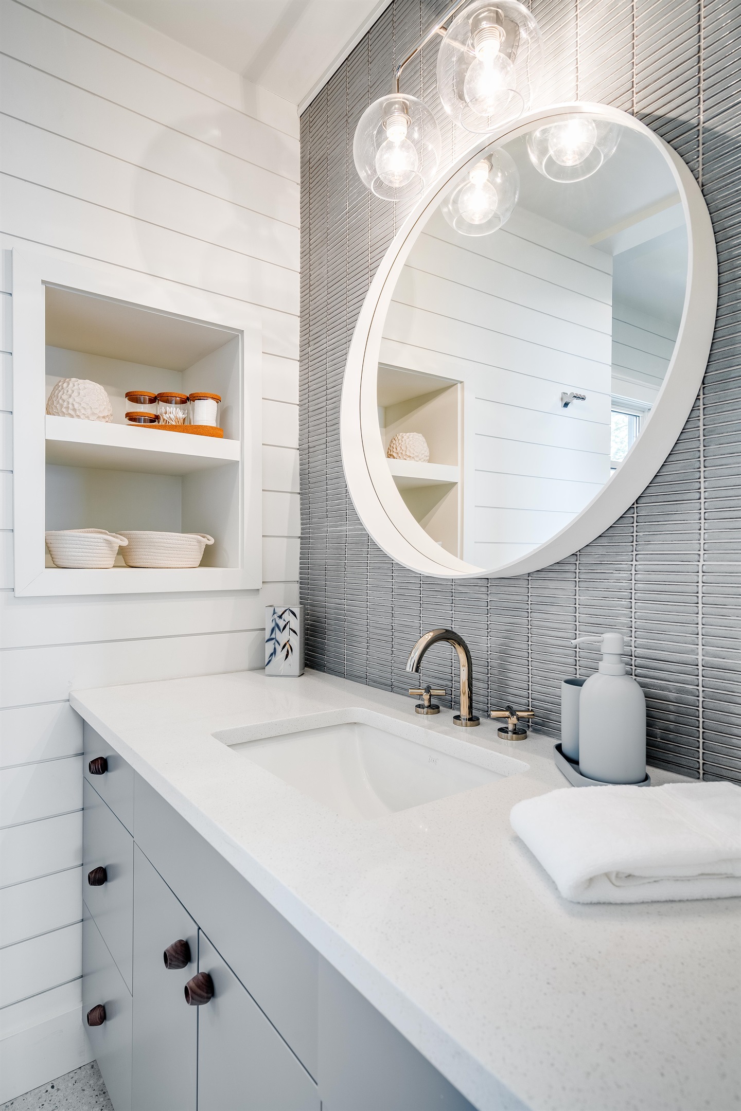 Master bedroom ensuite bathroom.